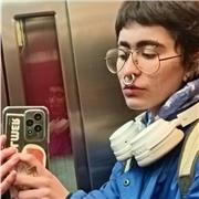 Estudiante y profesor de inglés a tiempo parcial en una academia, ofrezco atención personalizada a las necesidades de cada niño. Me adapto a la situación económica de cada bolsillo!